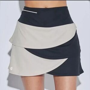 NEW GGBlue Yaya 18" Layered Egret / Black Sport Skirt Golf Tennis Size L NWT
